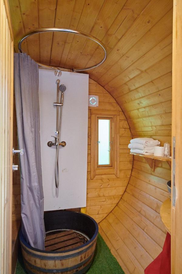 Les Tonneaux Bourguignons Du Carre Saint Pierre Hotell Marey-les-Fussey Exteriör bild