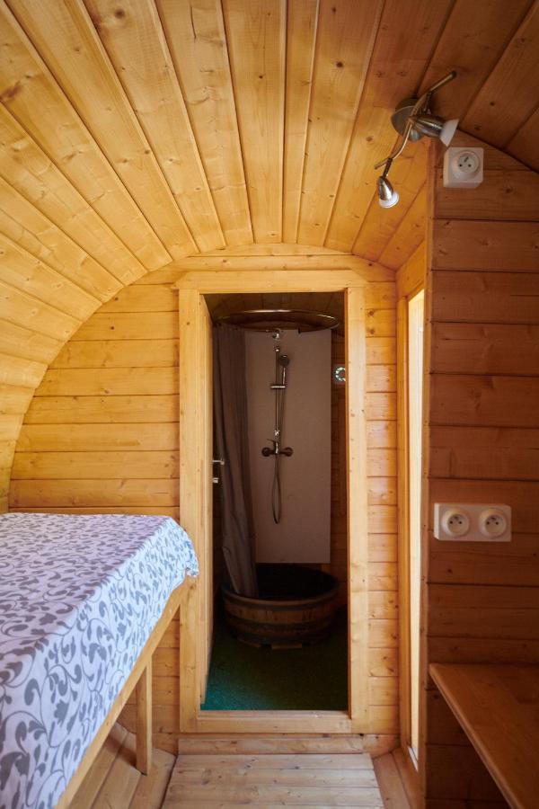 Les Tonneaux Bourguignons Du Carre Saint Pierre Hotell Marey-les-Fussey Exteriör bild