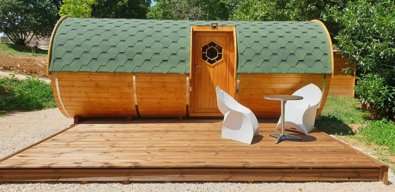 Les Tonneaux Bourguignons Du Carre Saint Pierre Hotell Marey-les-Fussey Exteriör bild